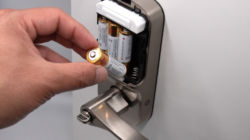 Cách Thay Pin Cho Khóa Cửa Vân Tay 6