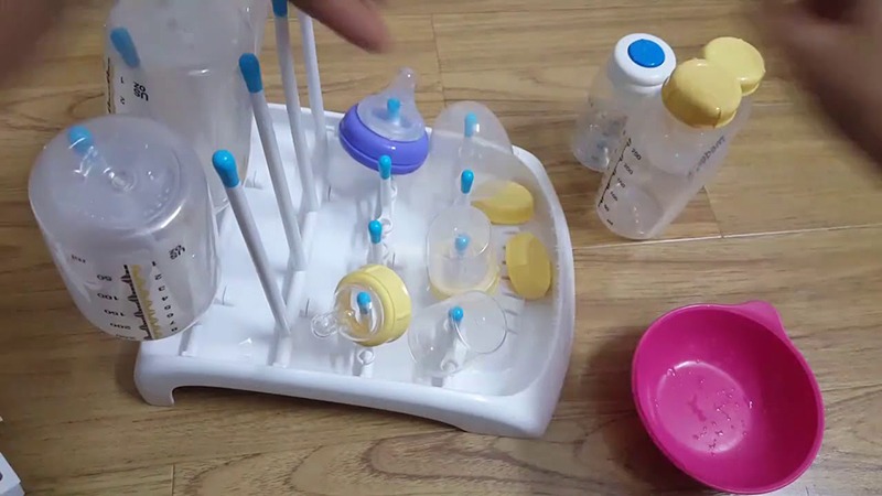 Có nên dùng máy rửa chén để rửa bình sữa em bé không 3