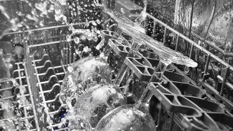 Cách Sắp Xếp Chén Bát Vào Máy Rửa Chén 1