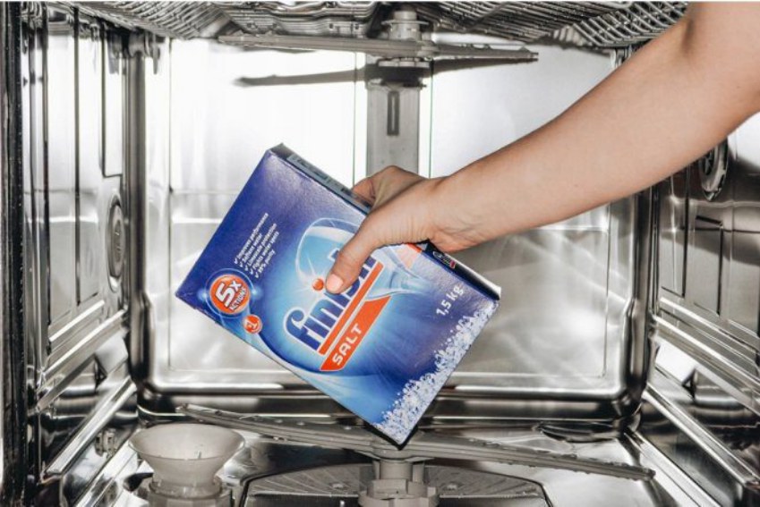 Máy rửa chén có dùng nước rửa chén được không 2