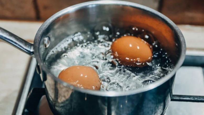 Nấu bếp từ có bị đen nồi không 2