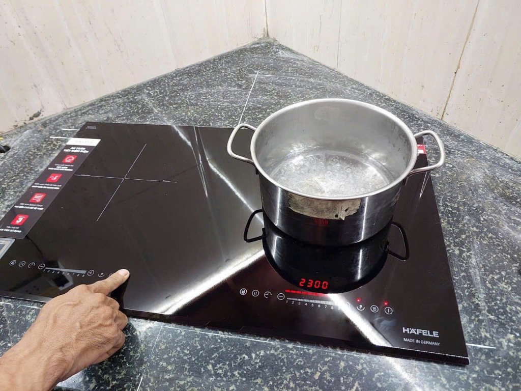 Nên mua bếp từ hãng nào 6