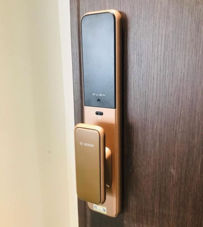 Khóa nhận diện khuôn mặt BOSCH EL 600B-DE Gold 3